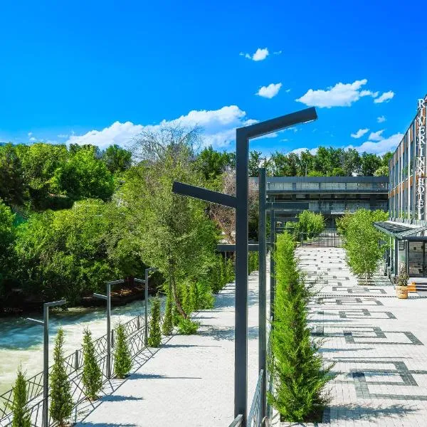River Inn Hotel、Yakkasarayのホテル