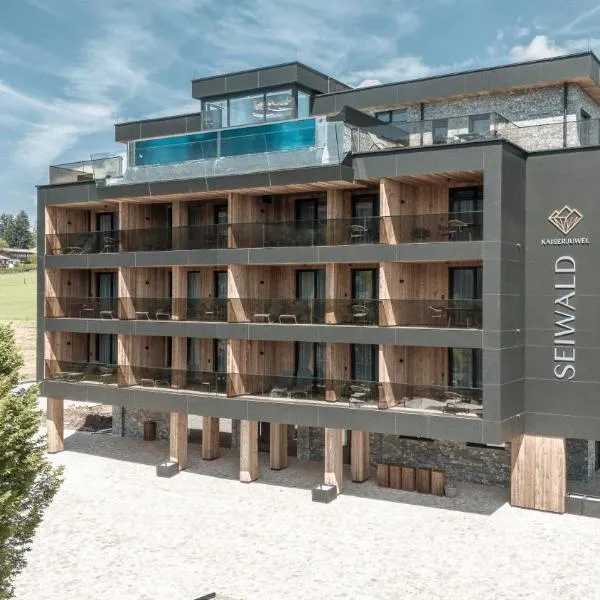 Kaiserjuwel 4 Sterne Superior, hotel v destinaci Prama