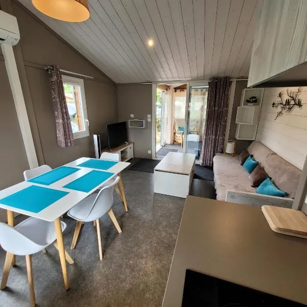 Chalet familial entre lac et fôret, hotel en Azur