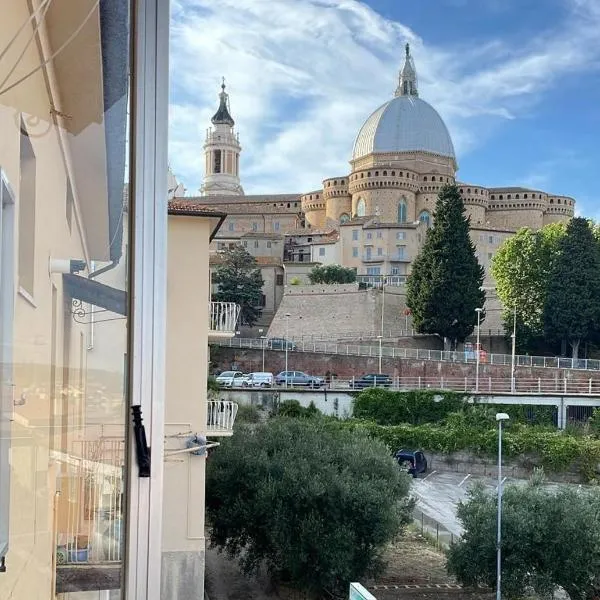 Eleganza retrò con vista sulla Basilica, hotel a Loreto