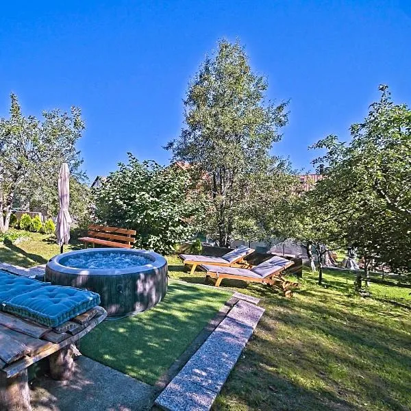House "Karličevi" with Jacuzzi, close to Waterfall, hotel v destinaci Skrad