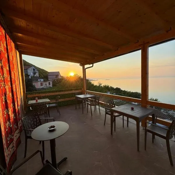 Bujtina e Qilimave, hotel v destinaci Zogaji