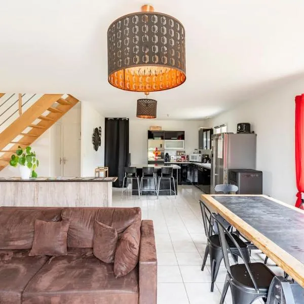 Vue Clécy Vallée de l Orne 6 pers, hotel en Esson