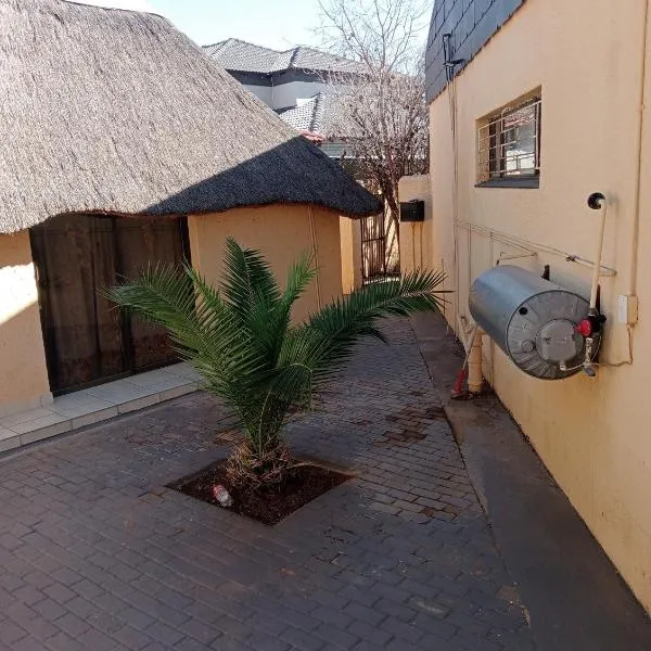 Dne Blue Sta, hotel in Mahikeng
