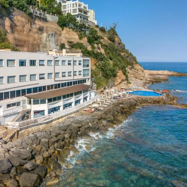 Hotel La Perla Del Capo, hotel v destinácii Ospedaletti