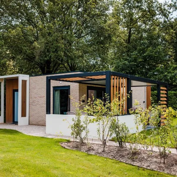 Recreatiewoning 'Dwergarend' op Christelijk Vakantiepark, hotel in Voorthuizen