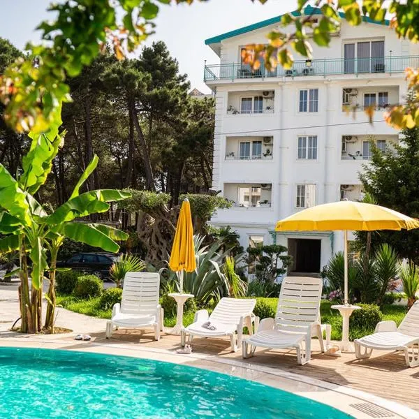 Garden Palace, hotel di Golem