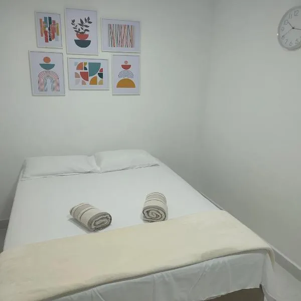 Apartaestudio la 70, estadio, hotel in Medellín