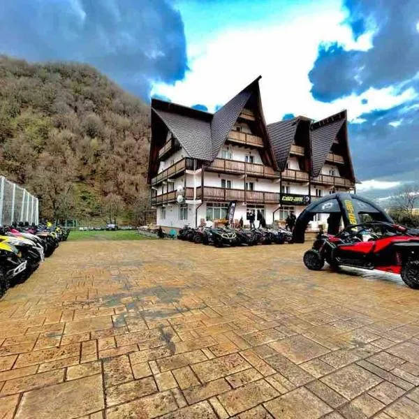 CONACUL VANATORULUI, Borlova - MUNTELE MIC - Enduro Base, hotel v destinaci Borlova