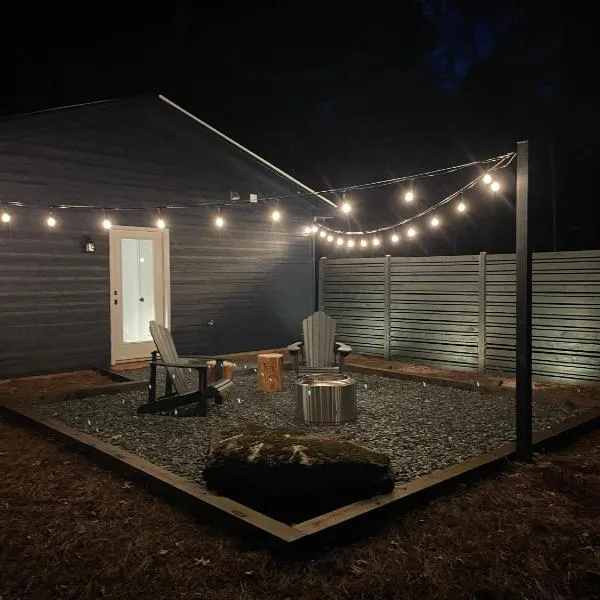 Romantic Retreat-Dual-Head Shower for Two, hotel v mestu Sautee Nacoochee