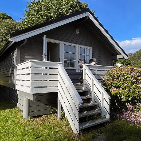 Selje Camping - Hytte Nr 8, hotel em Selje