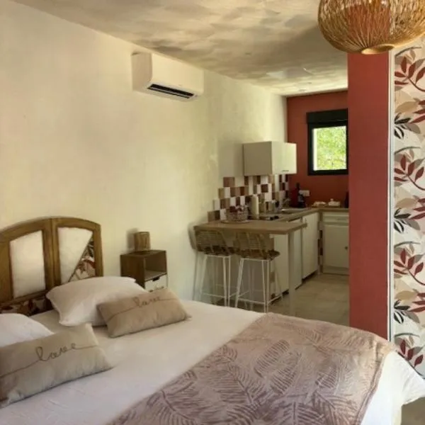 Les Gîtes W''elles''come, hotel v destinácii Cotignac