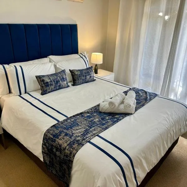Viesnīca Luxurious Condo in Fourways - A Hotel Experience with a Personal Touch pilsētā Sandton
