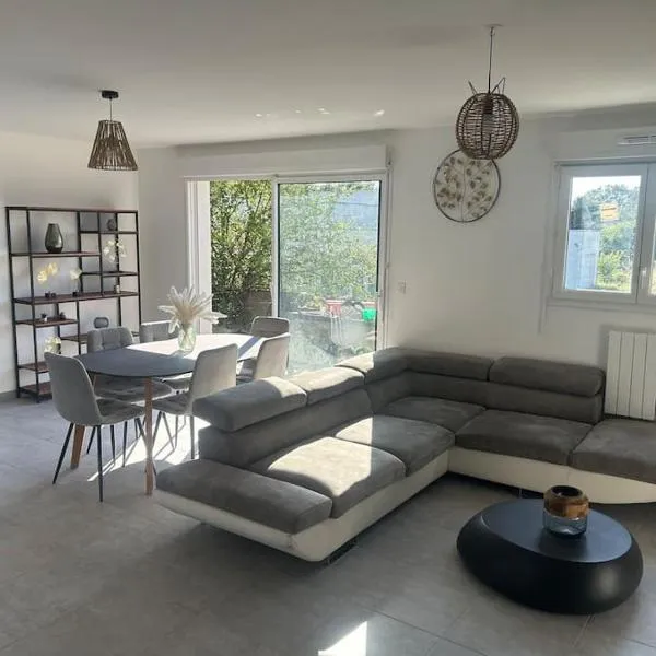 Belle villa avec terrasse, ξενοδοχείο σε Pechbonnieu