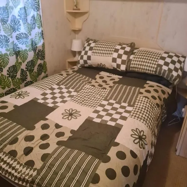 Cozy Cardiff Cabin Retreat sleeps 6 by Aimee, ξενοδοχείο στο Κάρντιφ