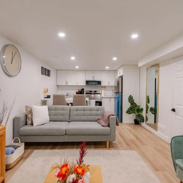 Luxury New Spacious Apartment - Country Hills, Kitchener, hotel in Kitchener