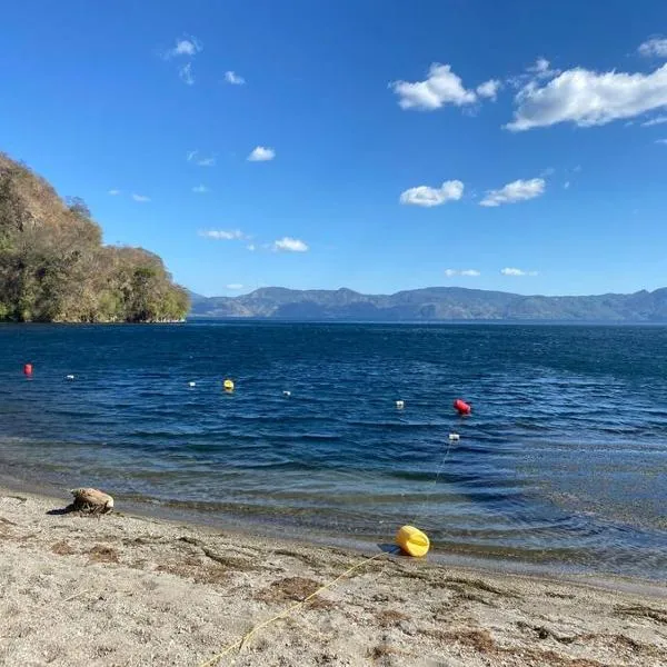 Charming Vintage Lakehouse, hotel en Ilopango