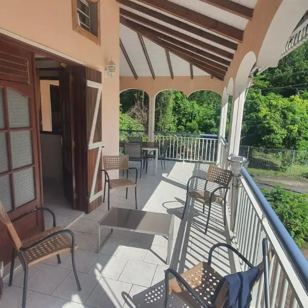 Au cœur de douenel bouillante cheques vacances acceptées, Hotel in Bouillante