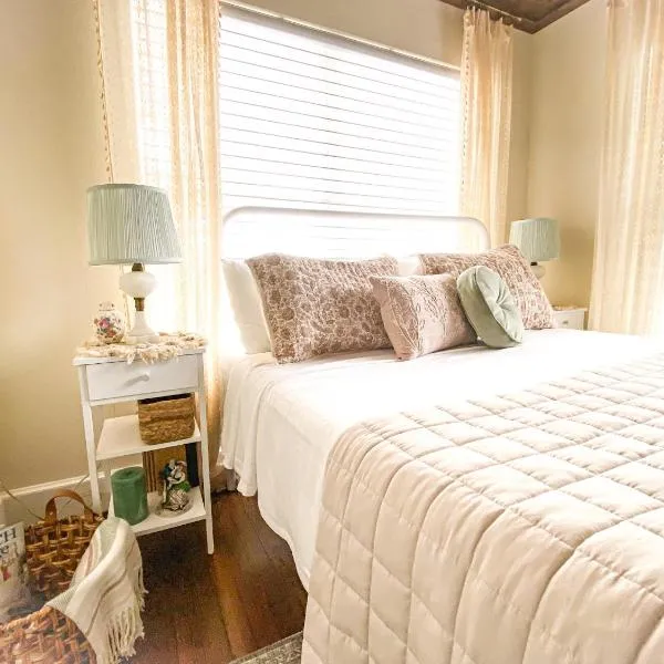 1BR 1BA in Historic Park Ave Home, hotel en Orlando