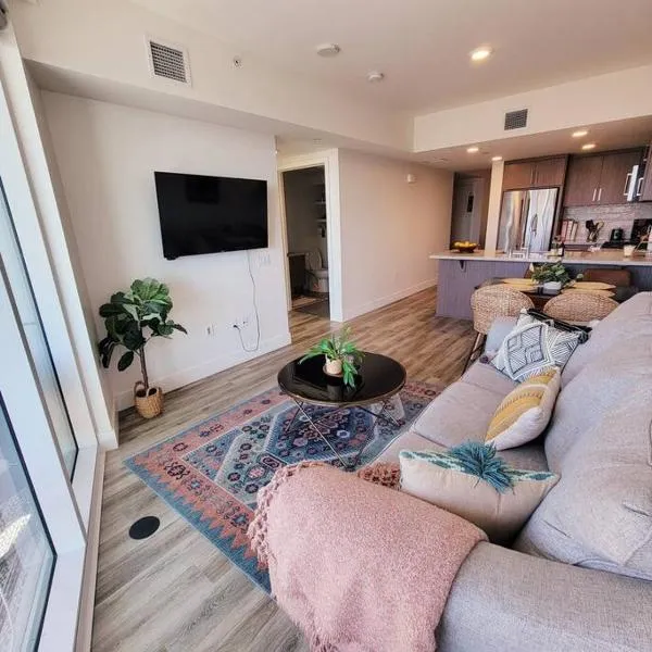 Bayviews Lux One-bedroom Apartment 1min to Petco Park Convention Center Gaslamp Pool, Hot Tub, khách sạn ở San Diego