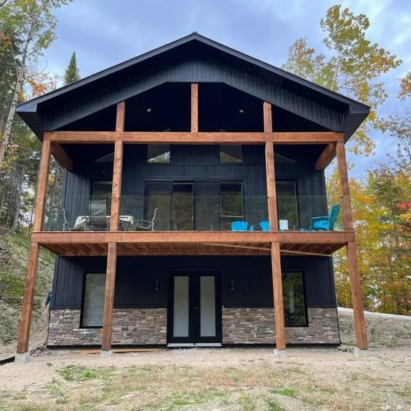 Chalet Relax with sauna steps from MSM lodge, hotel in Lac Sainte-Marie