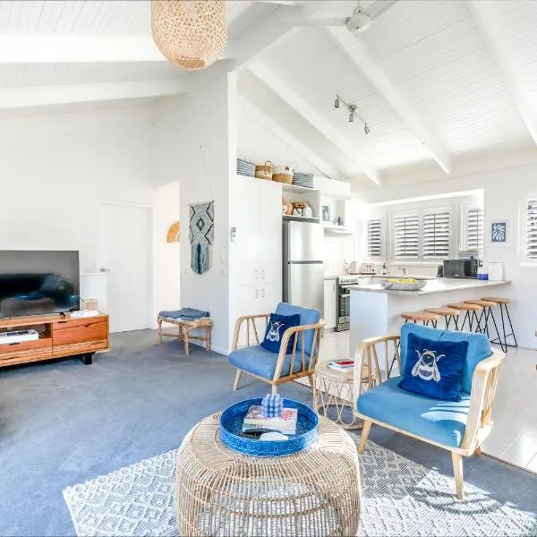 Stylish Beach House Retreat - Close to River & Shops, hotel in Barwon Heads