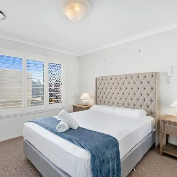 Entire home in Southport Parade Southport, hotel in Gold Coast
