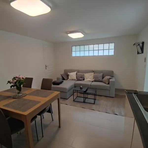 deux pièces calme sur jardin, hotel v destinaci Valenton