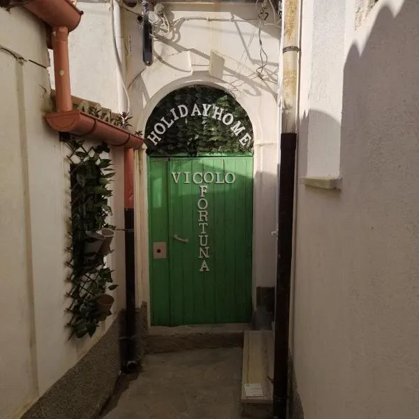 Vicolo Fortuna Holiday home, מלון בפיצו