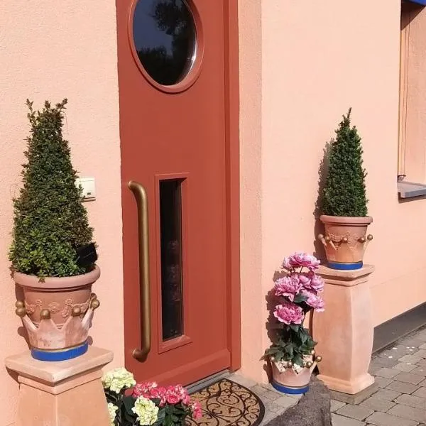 SECRA Exclusive Maisonette-Ferienzimmer Am Backhausgarten, hotel v destinaci Flonheim