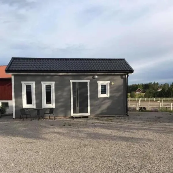 Tiny house med lantligt läge, hotel v destinaci Vänersborg