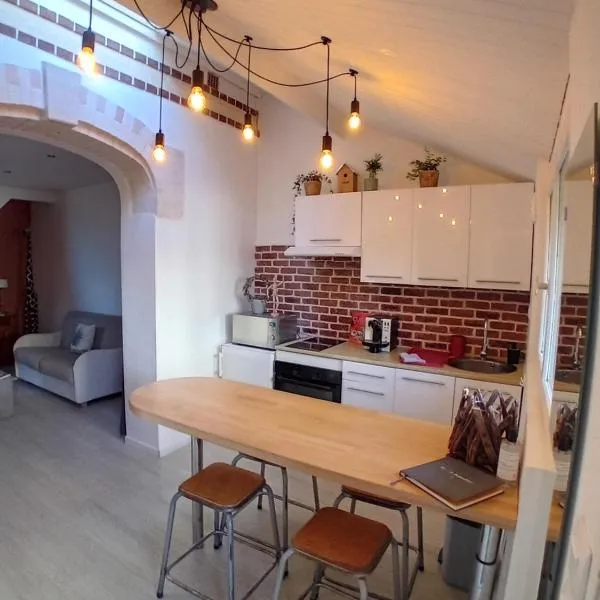 La maison cozy Tandem proche gare parking wifi، فندق في شارتر