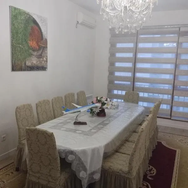 WHITE HOUSE - Almazar city 124m2 square 4-four bedrooms apartments、タシュケントのホテル