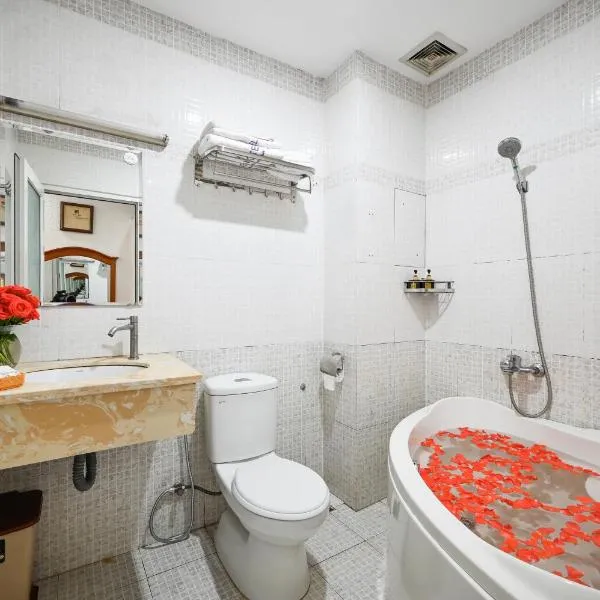 Queen Hotel Saigon Airport - photo 3
