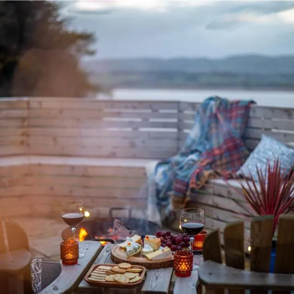 Seaview Cabin Sleeps 2 -Hot Tub -Smart Tv -Parking, hotel in Newburgh