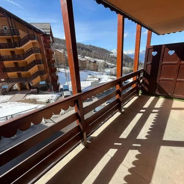Appartement skis aux pieds BETELGEUSE, hotel in Risoul