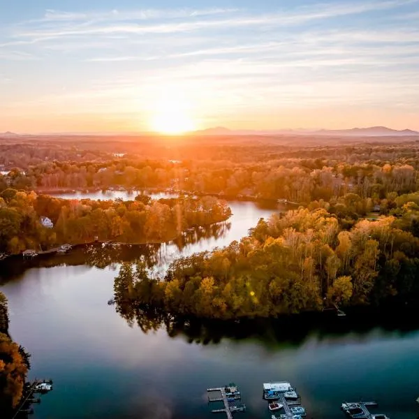 Halesford Harbour Resort - Smith Mountain Lake, hotel v destinaci Moneta