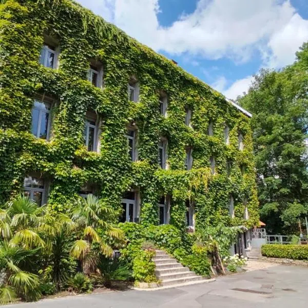 LOGIS HÔTEL-RESTAURANT - Le Moulin d'Artres, hotel em Artres