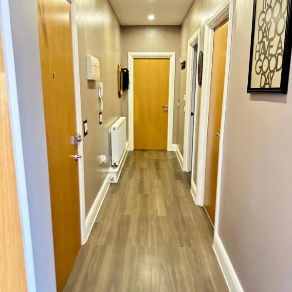 luxury 2 bedroom flat with a kitchen, hotel v destinaci Lower Gornal