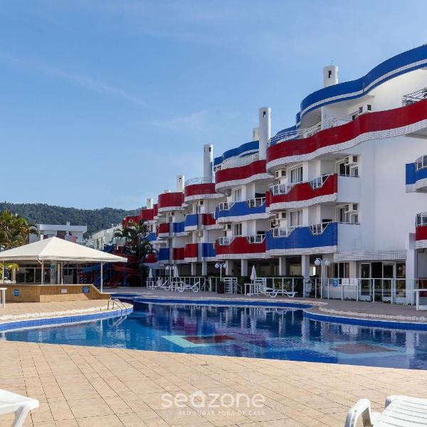 Apto c/ Varanda em Condomínio Pé na Areia IHO127