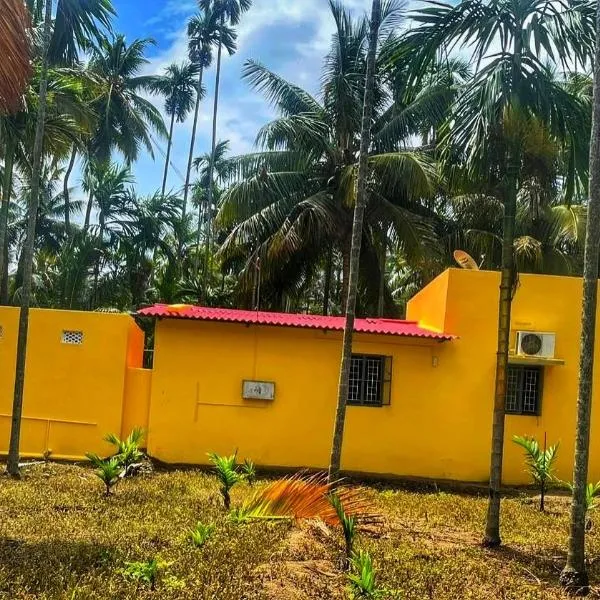 Shivalaya Farmstay Located amdist Coconut Farm with River access Near Isha,Adiyogi,Siruvani, hotel v destinaci Alāndurai