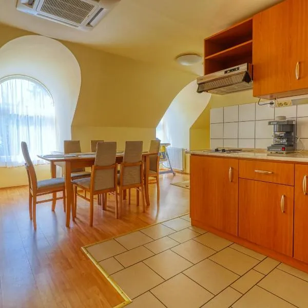 Villa Park Apartmanház, hotel v destinaci Szilvásvárad