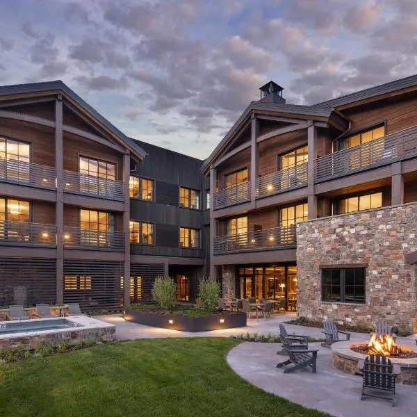 The Rusty Parrot Lodge and Spa, ξενοδοχείο στο Τζάκσον