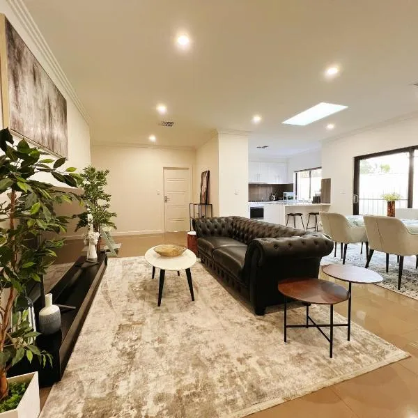 Love of Angels - Quiet & Cozy House Near City, hotel v destinaci Campbelltown