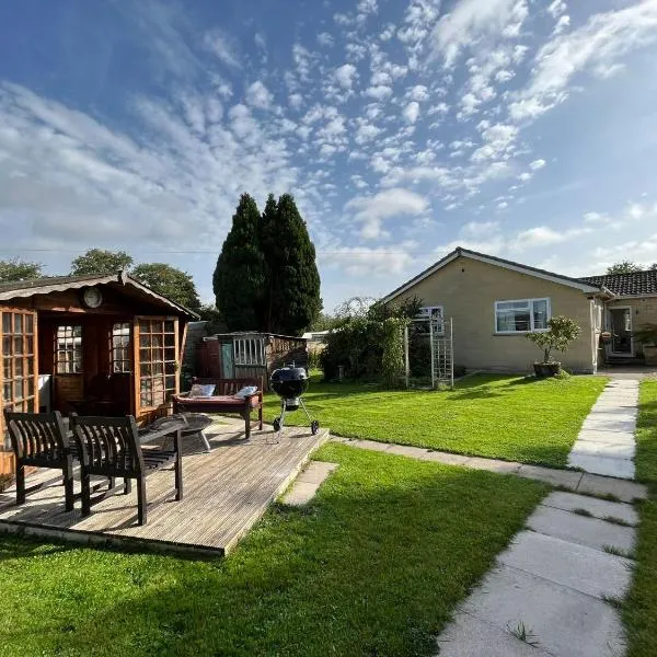 ASCENSION BUNGALOW Beautiful spacious 4 bedrooms & free parking, ξενοδοχείο στο Μπαθ