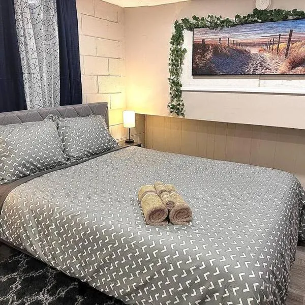 Serene Cityscape Sanctuary Close to Downtown Indianapolis - Unit #5, hotel in Indianapolis