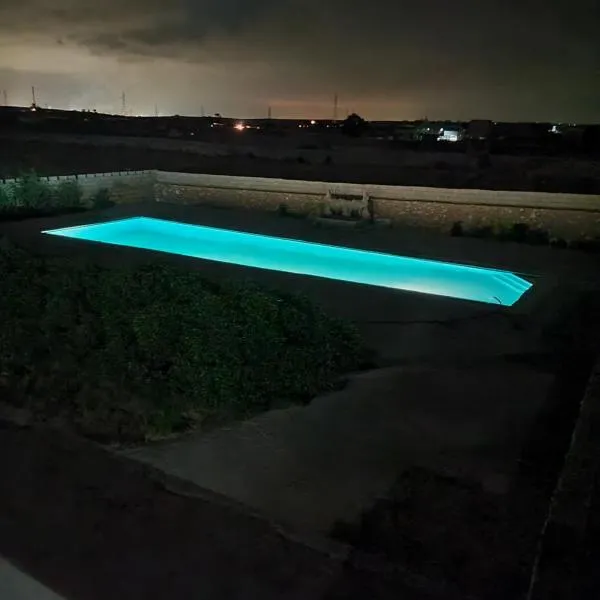 Pas pour Célibataires, Uniquement Pour Familles, Ferme avec Piscine Privée et Hammam Beldi Calme Totale, хотел в Douar Rouahla