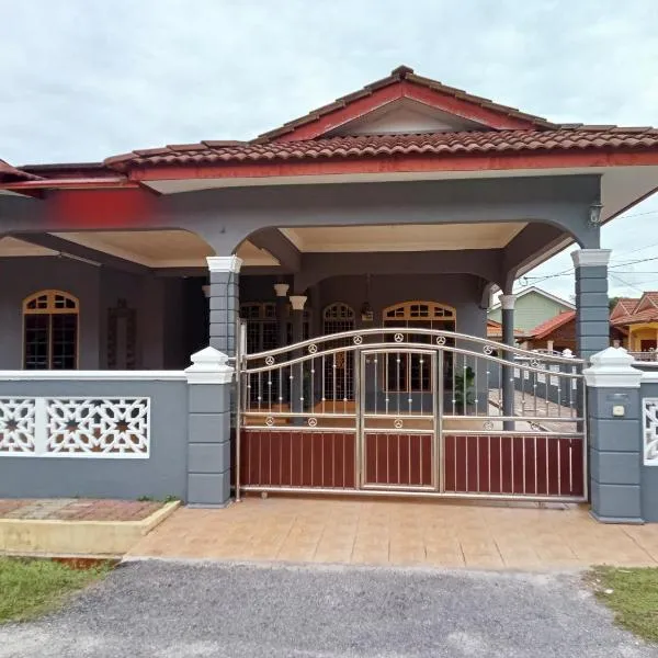 Mawar Homestay Camelia 5 Bedroom 3 Bathroom - Near Airport and Gong Badak Stadium, hotel di Kuala Terengganu
