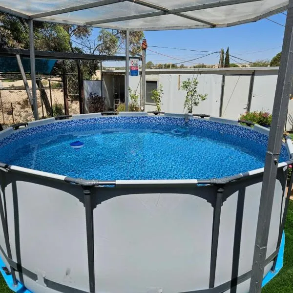 חצבים על הואדי, hotel di Arad