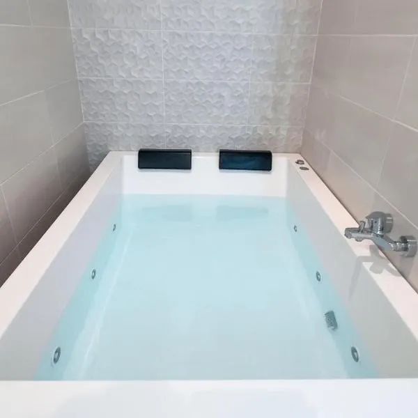 ISG Apartments Triana Jacuzzi 4 โรงแรมในเซบีญา